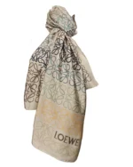 Дамски шал Loewe бежов от сатен с брандирана щампа
