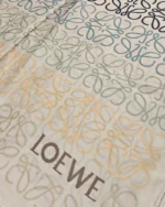 Дамски шал Loewe бежов от сатен с брандирана щампа