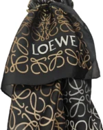 Дамски шал Loewe черен от сатен с брандирана щампа