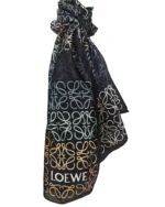 Дамски шал Loewe син от сатен с брандирана щампа